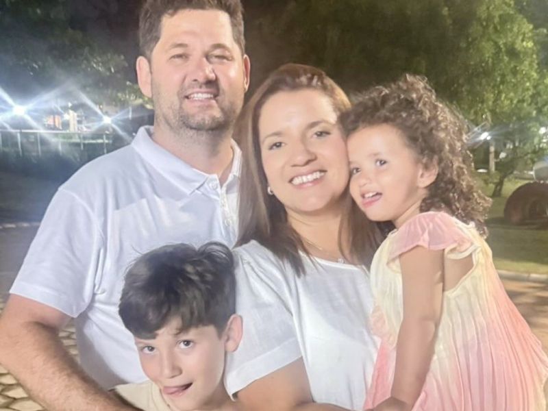 Rodrigo Cavallari e Paty com os filhos João e Maria Luíza, em BC