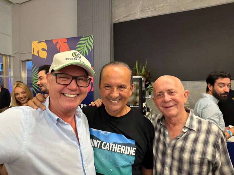 O consultor Ambiental Gil Koeddermann, com o governador Jorginho Mello (PL), e o diretor de Expansão da Havan, Nilton Hang, no Empreendedores do Brasil, em BC