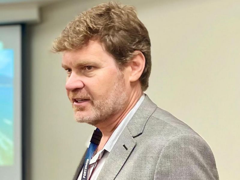 O prefeito do outro lado da vala, em Navega city, o Liba Top, ops, Fronza (PSD), andava falante e animado em sua pré-candidatura a deputado estadual. Agora, anda mudo e calado...