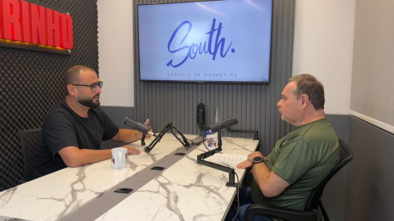 O presidente da casa do povo de Camboriú, Fabiano Olegário (PL), participou do Desembucha JC. Assista no: youtube.com/@DesembuchaJC (foto: Musa dos olhos coloridos)