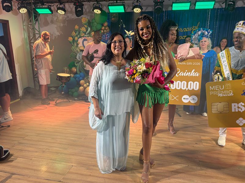 Bete com samba no pé! A chefona das Fundações e superintendente da Fundação Cultural de Itajaí, Bete Laurindo, marcou pontos na eleição da rainha do carnaval Pamela Martins Cândido, da princesa Vitória Maria Gomes e do rei Momo Bruno Christopher Cândido