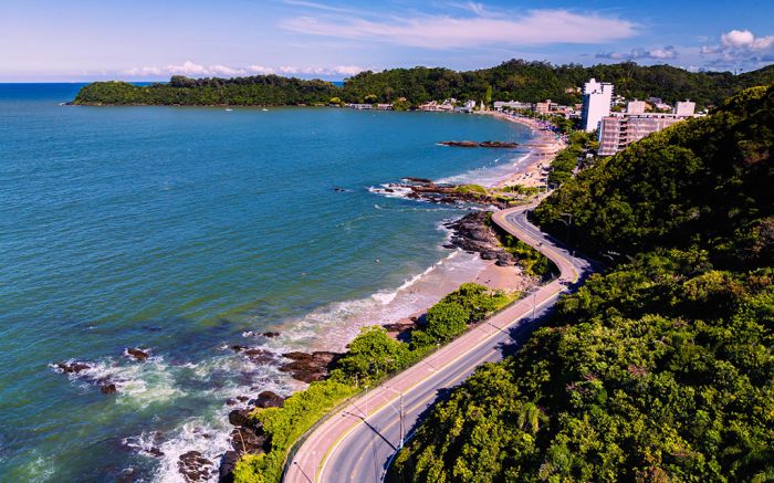 Curva que abraça o mar