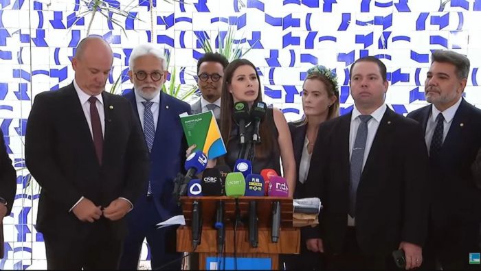 “Impeachmaço”: missão difícil para Carol de Toni