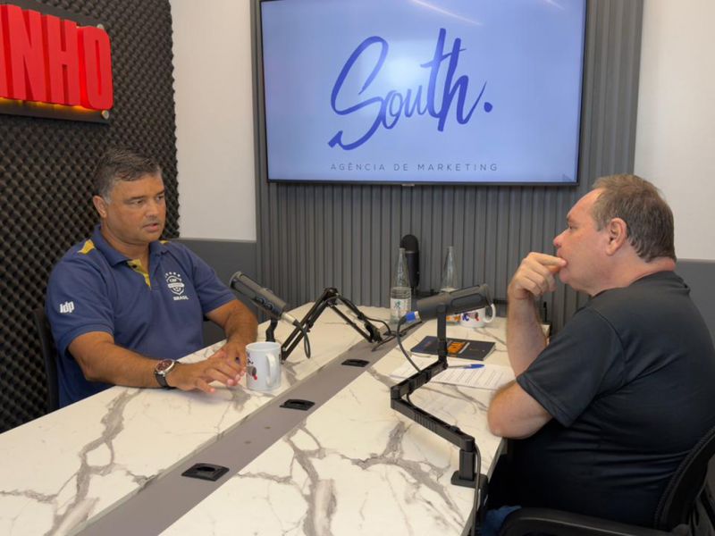 O coronel da PM e árbitro de futebol, Jefferson Schmidt, participou do Desembucha JC. Assista no: youtube.com/@DesembuchaJC