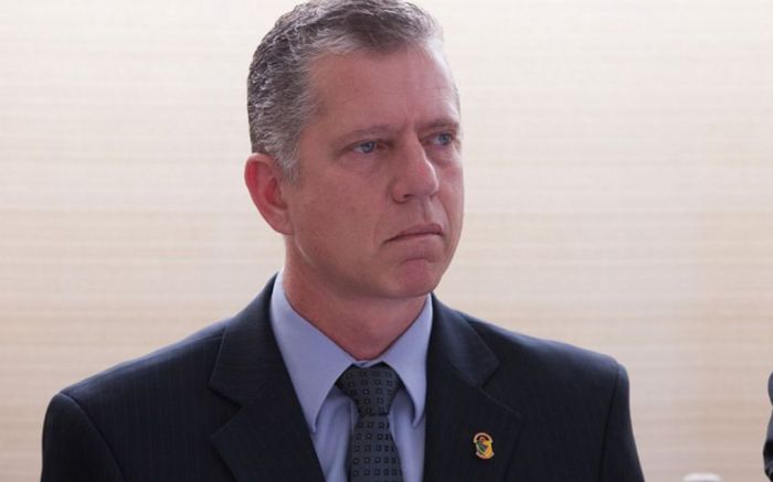 Farinha pouca, meu pirão primeiro