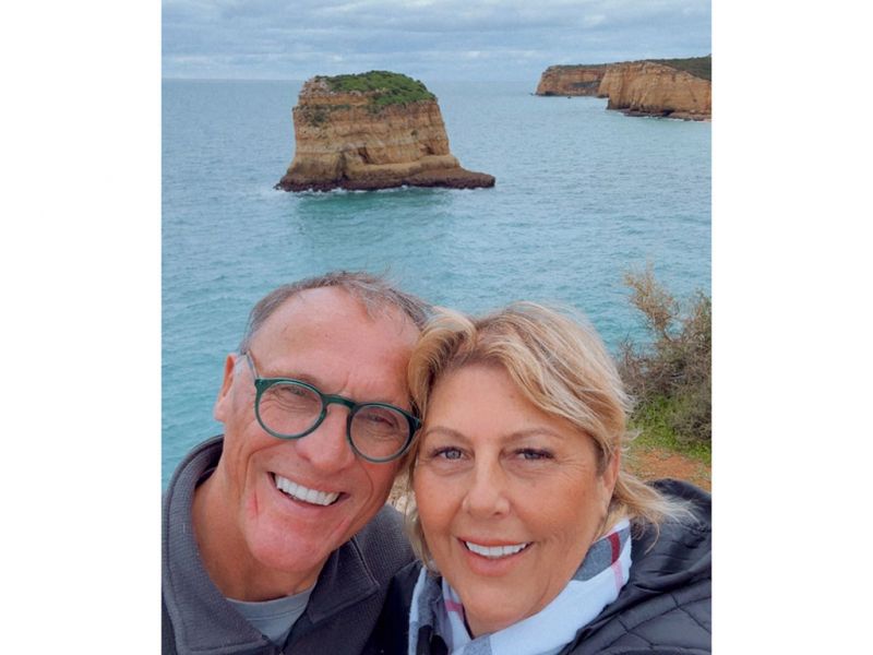 Eurotrip : A colunista social Karina Schweder de Lima e seu amado, Joaquim Araújo Teixeira Paulo, em viagem recente a Portugal. (foto: Arquivo Pessoal)