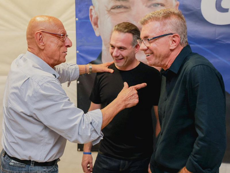 Nova frente: Entre as lideranças presentes no encontro organizado por Gean Loureiro, uma certeza: o evento marcou o início da formação de uma frente anti-Jorginho, uma composição que deve reunir a Federação União Progressista (PP+UB) em torno da candidatura de João Rodrigues (PSD) ao governo do estado. O vídeo enviado por ele foi aplaudido de pé por todos. (Divulgação/UB)