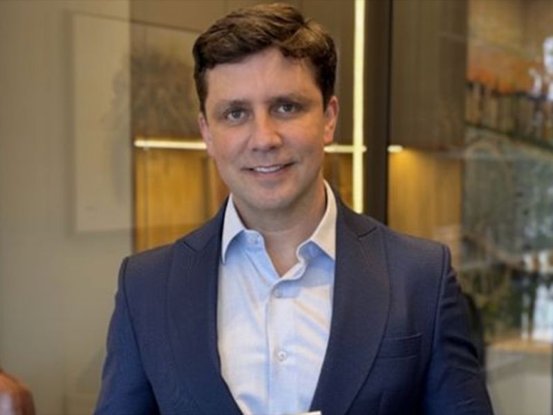 Só pensa nele! O ex-prefeito de BC e ex-secretário estadual de Planejamento, o muso das bochechas rosadas Fabrício Oliveira (PL), tá apaixonado pelo presidente Lula (PT)