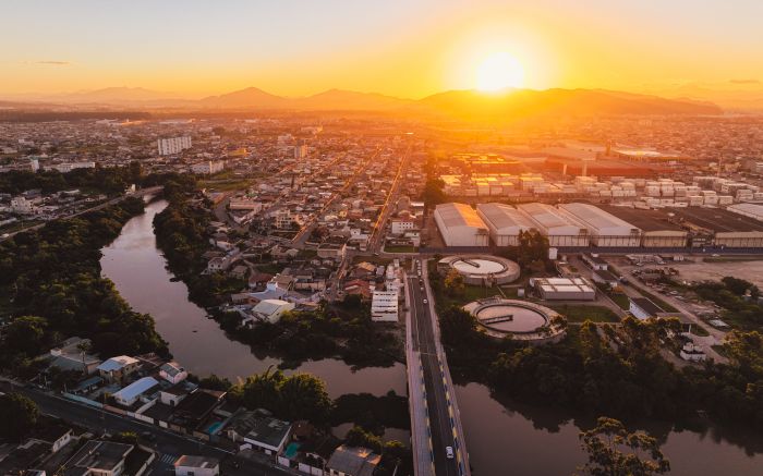 Cidade em chama mansa