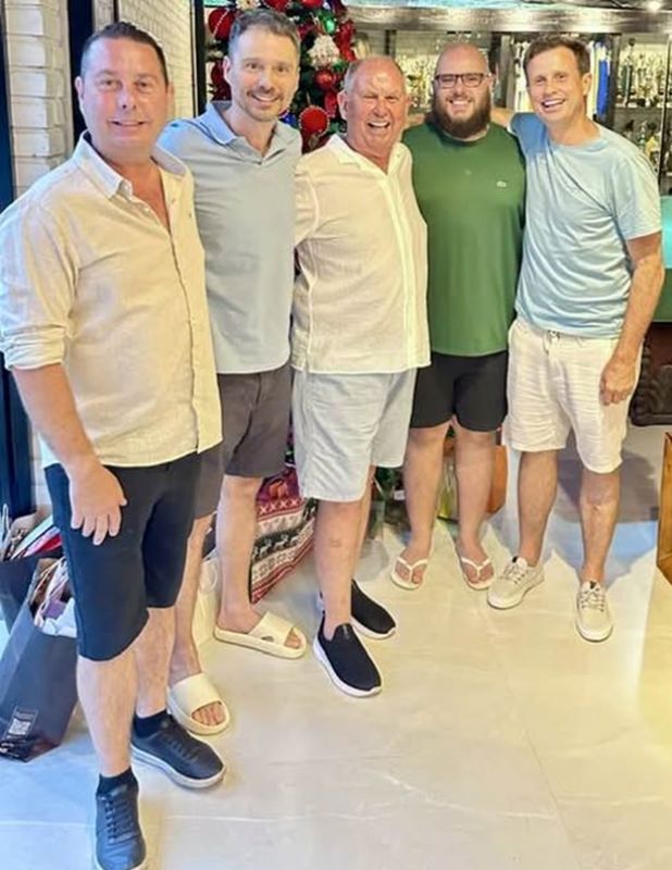 Paulo Roberto Sada Graf, o Beto da Giorama, feliz da vida com os filhos: Marcelo, Cristiano, Victor Hugo e Daniel