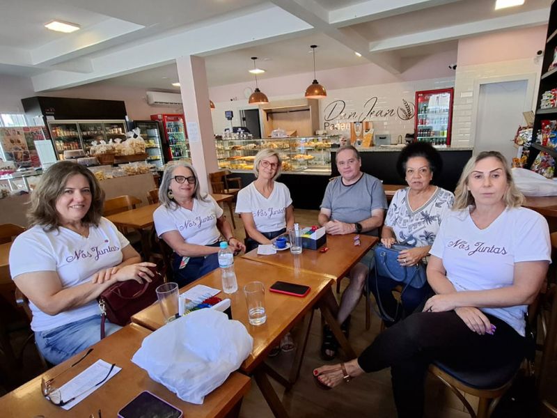 O coletivo ‘Nós juntas’, composto pela Mariza Zanoni, Ana Maria Freitas, Cleonice Comunello, Elisabete Tamanini e a Sônia Fernandes, visitou o JC pra falar do movimento e da importância da participação da mulher na política (foto: divulgação)