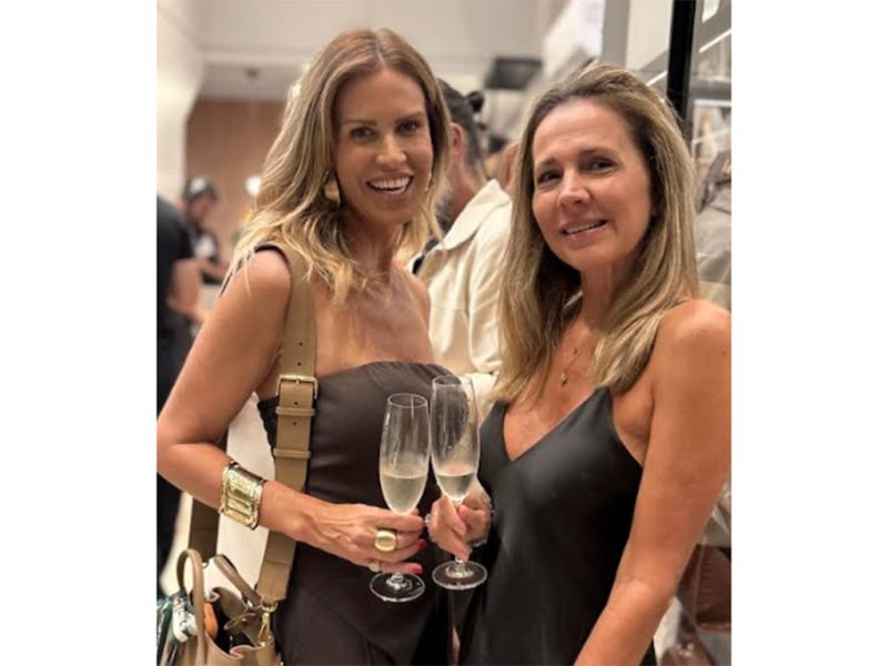 Amizade - Gisele Peters e Daniela Durante brindando a amizade em Balneário Camboriú (foto: Divulgação)