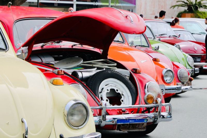 Vai ter evento de carro ‘véio’ em BC. As burras da prefa da Dubai city vão encher com a montoeira de multas!