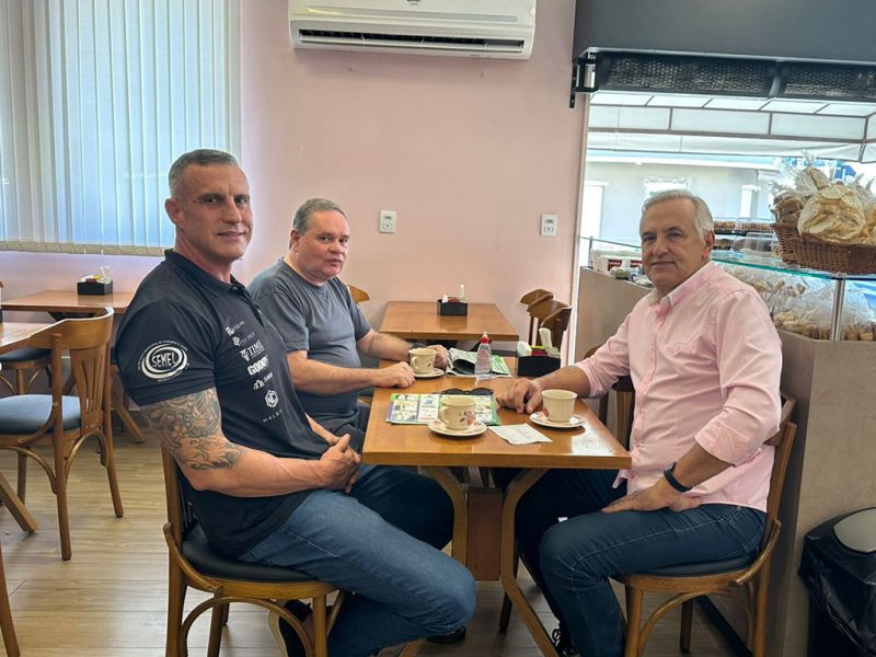 O empresário e padrinho da Associação de Vôlei de Balneário Piçarras, Robson Silveira, e o presidente do PL, Ângelo Margute, visitaram o JC (foto: divulgação)