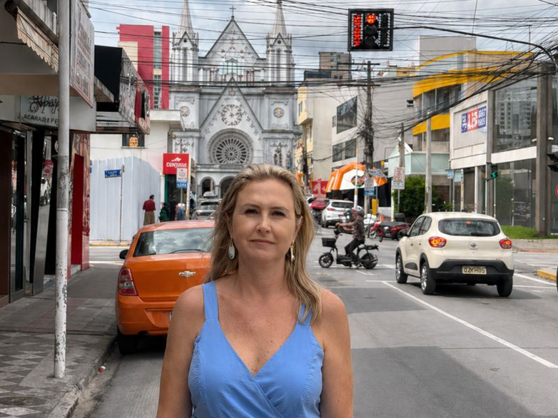 A minha ex-musa BBB, vereadora Anna Carolina (Rep), de Itajaí, quer revitalizar a rua Tijucas e prestigiar o nosso maior monumento, a Igreja Matriz