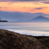 Entre o Farol e o Silêncio