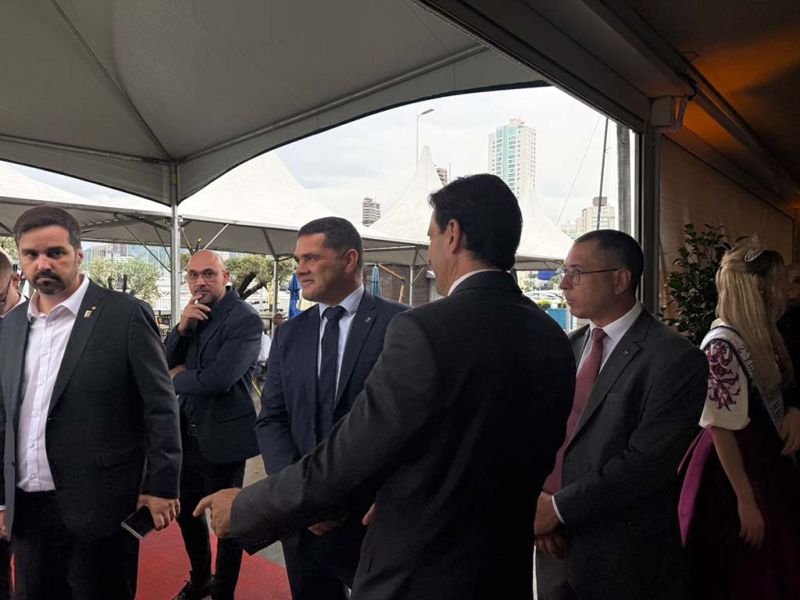 Continua repercutindo positivamente a visita de mais de 20 embaixadores a Itajaí pra conhecer o potencial de nossa indústria naval