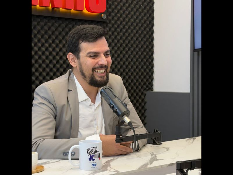 O jornalista e vereador de Tijucas, Cláudio do Jornal (MDB), participou do Desembucha, JC. Assista no: youtube.com/@DesembuchaJC (foto: Musa dos olhos coloridos)