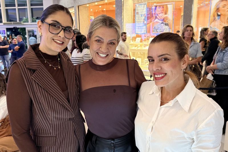 As três gerentes queridas que como eu não perderam o primeiro desfile do Balneário Fashion, o da Schutz: Paula Habby, da Schutz da Brasil; Elisa Paludo, da Schutz Balneário Shopping e Lisi Farias, da Forum BC. Foi lindo! Depois ainda assisti Salinas e Água de Coco.
