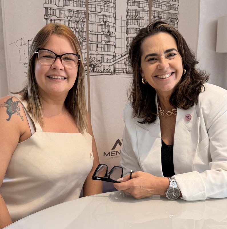 Cafezinho na Casa Mendes, na Brava, com essa dupla, Mussiene Fonseca e Flávia Boos