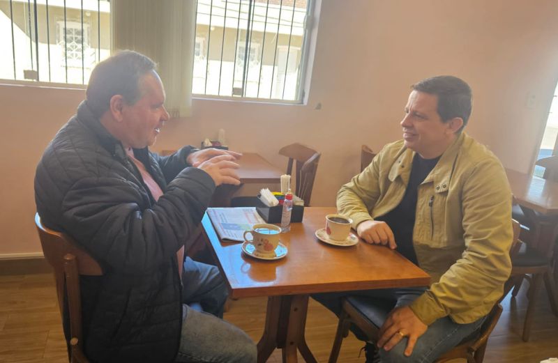 O jornalista e ex-secretário de Comunicação no governo do barbudinho Volnei Morastoni (MDB), Marcelo Roggia, fez uma visita de cortesia ao JC (foto: divulgação)