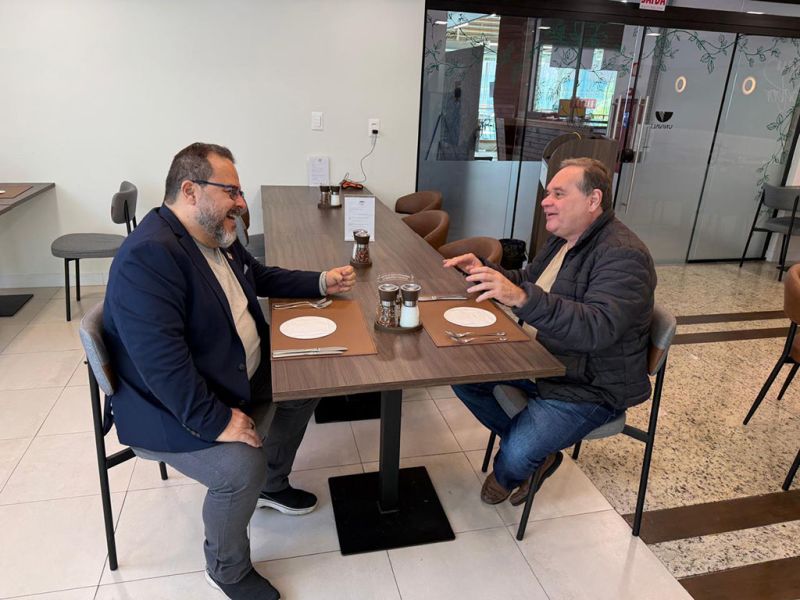 Convidado, o JC visitou a Univali acompanhado do reitor Rogério Cardoso (foto: divulgação)