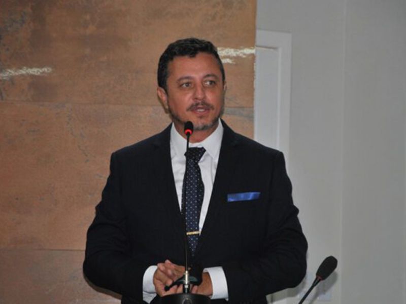 O vice-prefeito de Piçarras, dr. Fabiano (UB), assumiu o cargo de prefeito e afirmou que pretende dar continuidade às obras e serviços na city