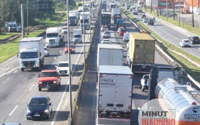 Duas pessoas morreram em um dos quatro acidentes registrados na região de BC e Itajaí 