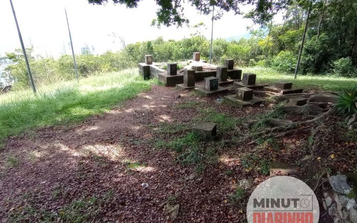 Morro da Cruz continua abandonado em Itajaí