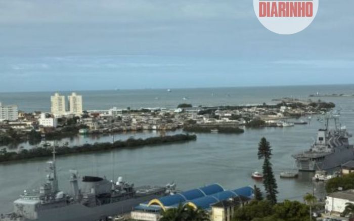 Navios Almirante Sabóia e F45 estão atracados em Itajaí