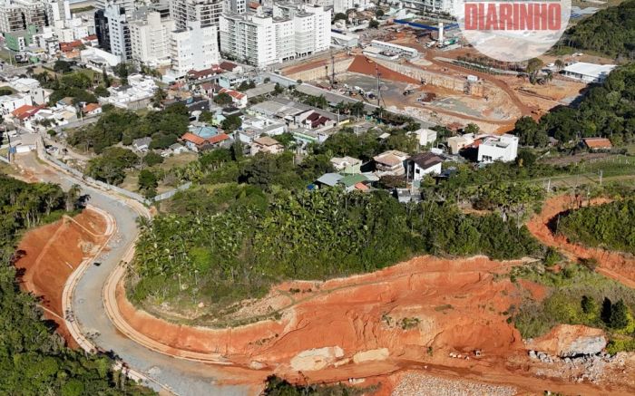 Obras do novo binário em morraria da Brava são retomadas