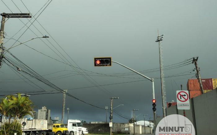 Alerta de ventos fortes e chuva na região
