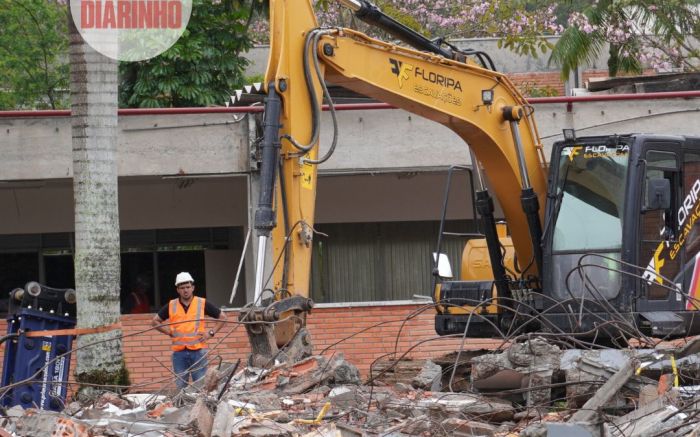 Univali derruba blocos antigos e inicia novo projeto no campus