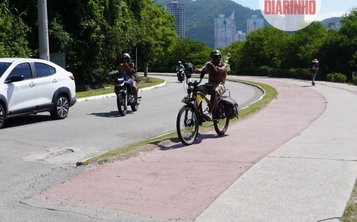Usuários cobram melhorias na ciclovia e calçada no caminho pro molhe do Atalaia