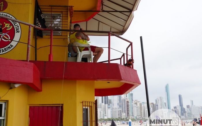 Bombeiros fazem mais de mil salvamentos no auge da temporada