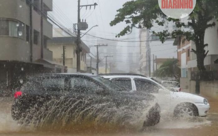 Região está em alerta vermelho e chuva pode piorar