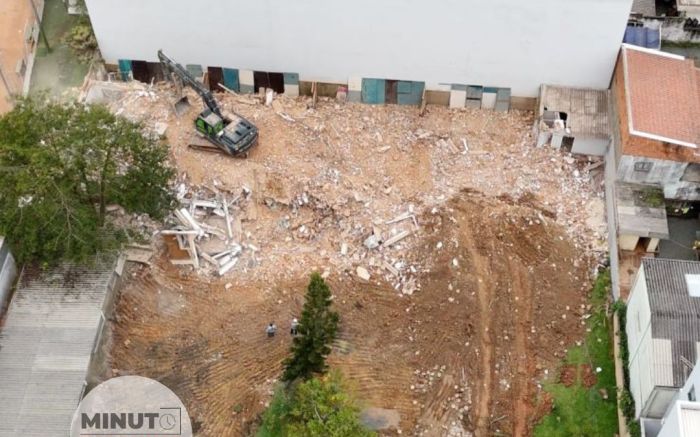 Edifício Irajá é demolido